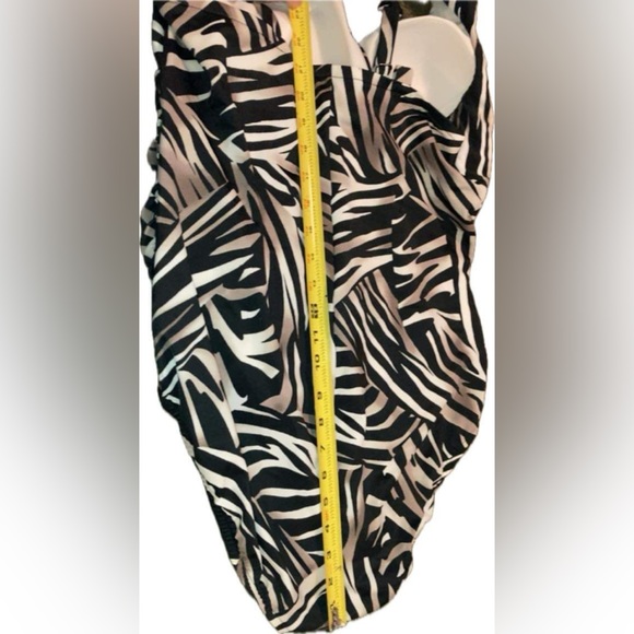 NWT TRIMSHAPER BY MIRACLESUIT WOMEN'S PLUS SIZE ZEBRA ONE PIECE SWIMSUIT 18W - Picture 9 of 12